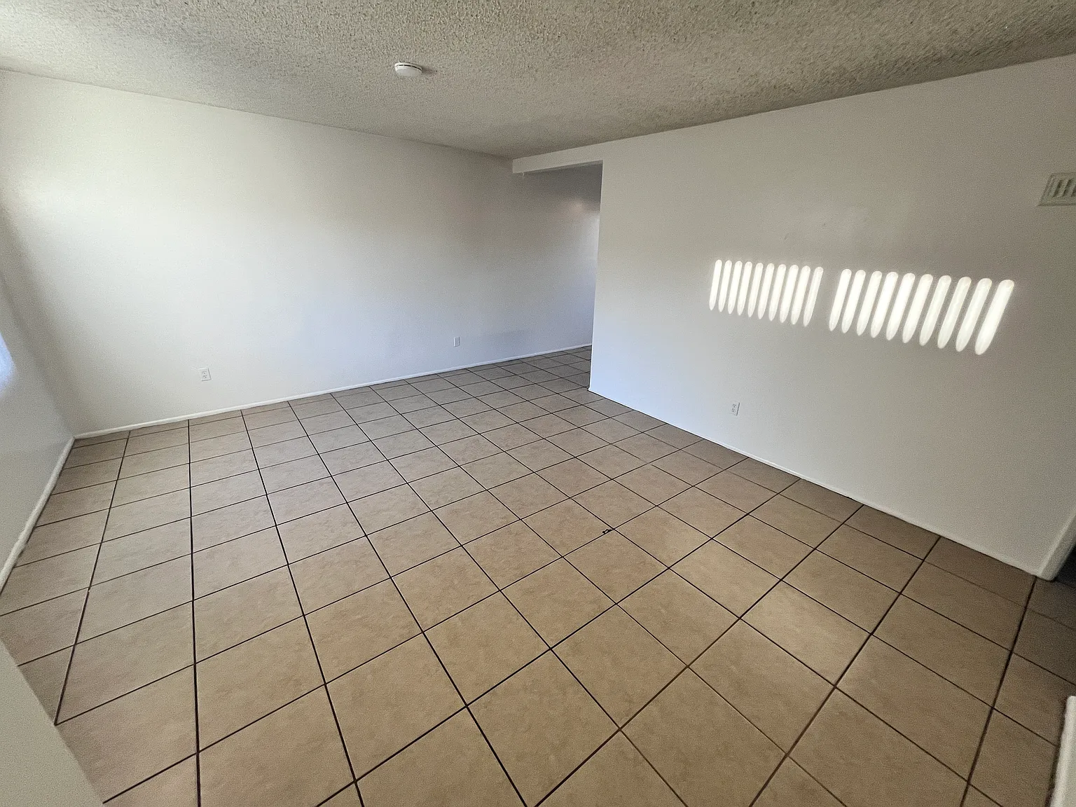 2 bed, 650 sqft, $1,025 — Photo 3