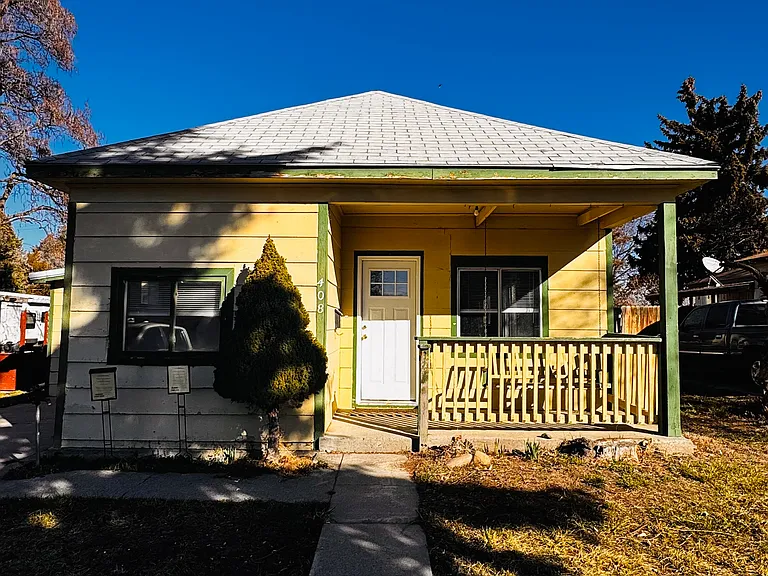 408 B Ave E — Photo 1