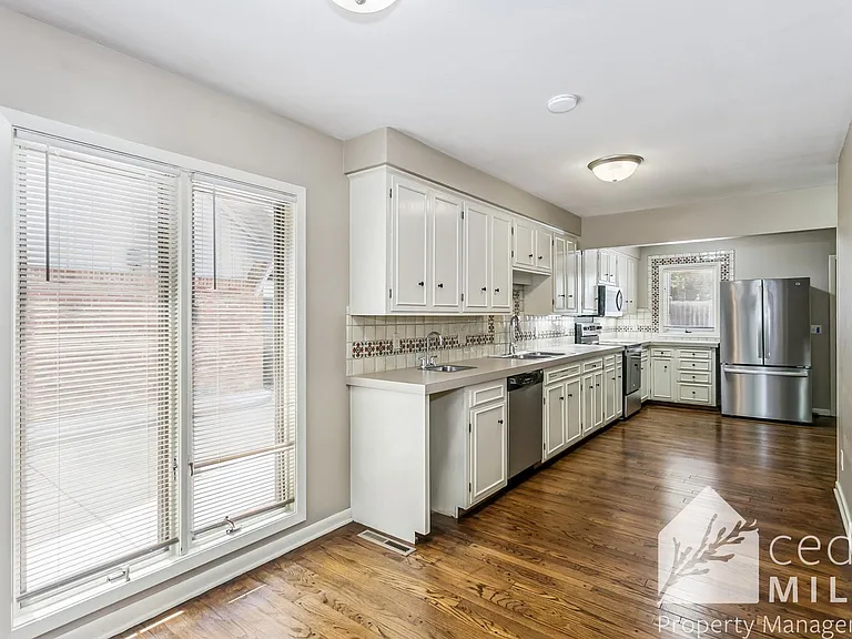 125 S Oakwood Ave — Photo 6