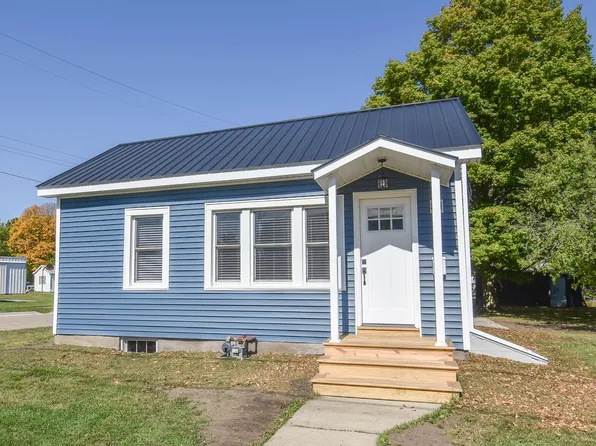 34 Park St, Quincy, MI 49082