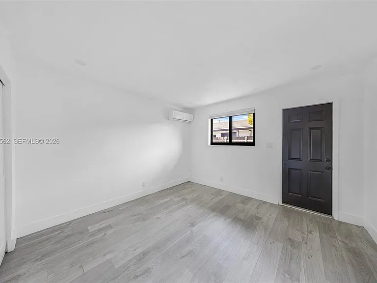 920 NW 8th Ave #3 — Photo 7