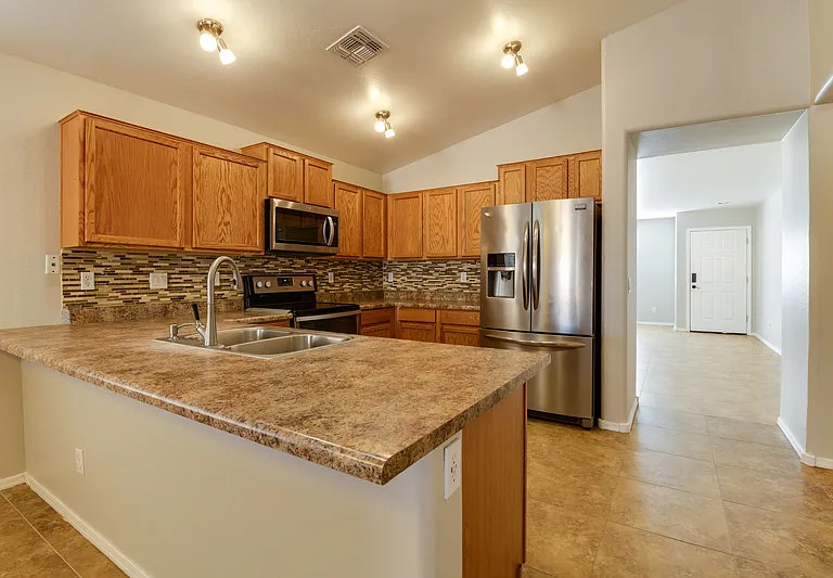 11560 W Cheryl Dr — Photo 4