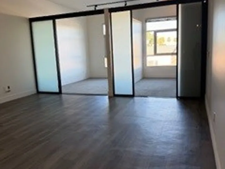215 S Brea Blvd — Photo 2