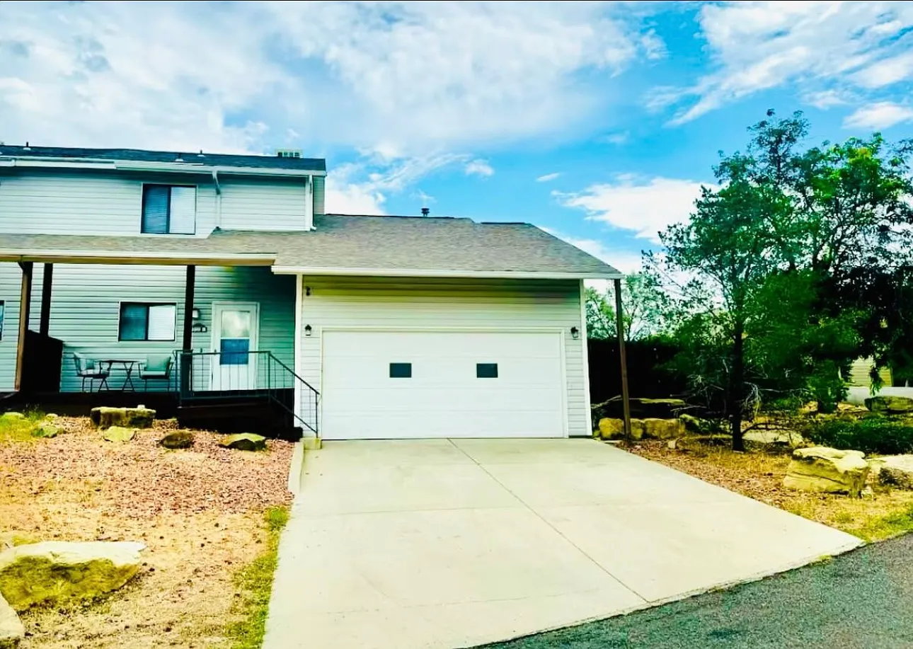 3 bed, 1306 sqft, $2,375 — Photo 2