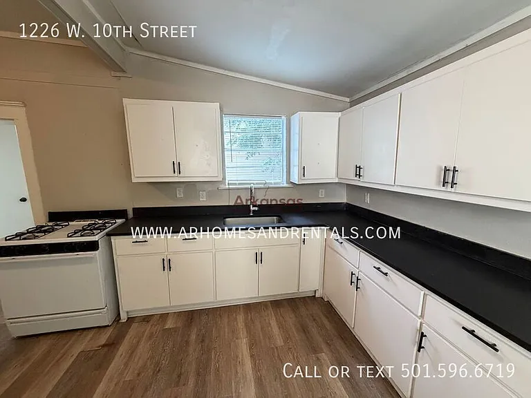 1226 W 10th St — Photo 4