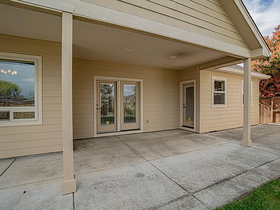 5th image of 995 Pumpkin Rdg