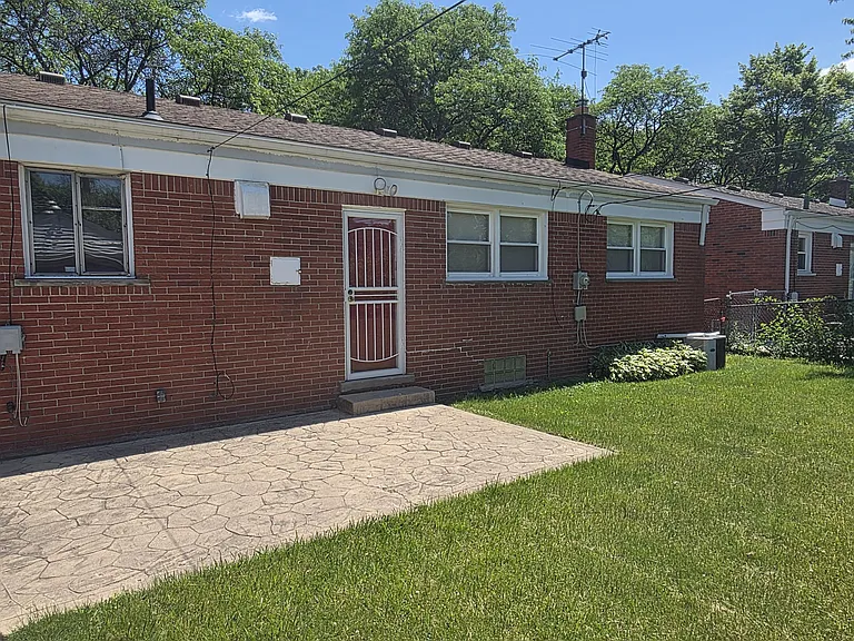 24051 Geneva St — Photo 8