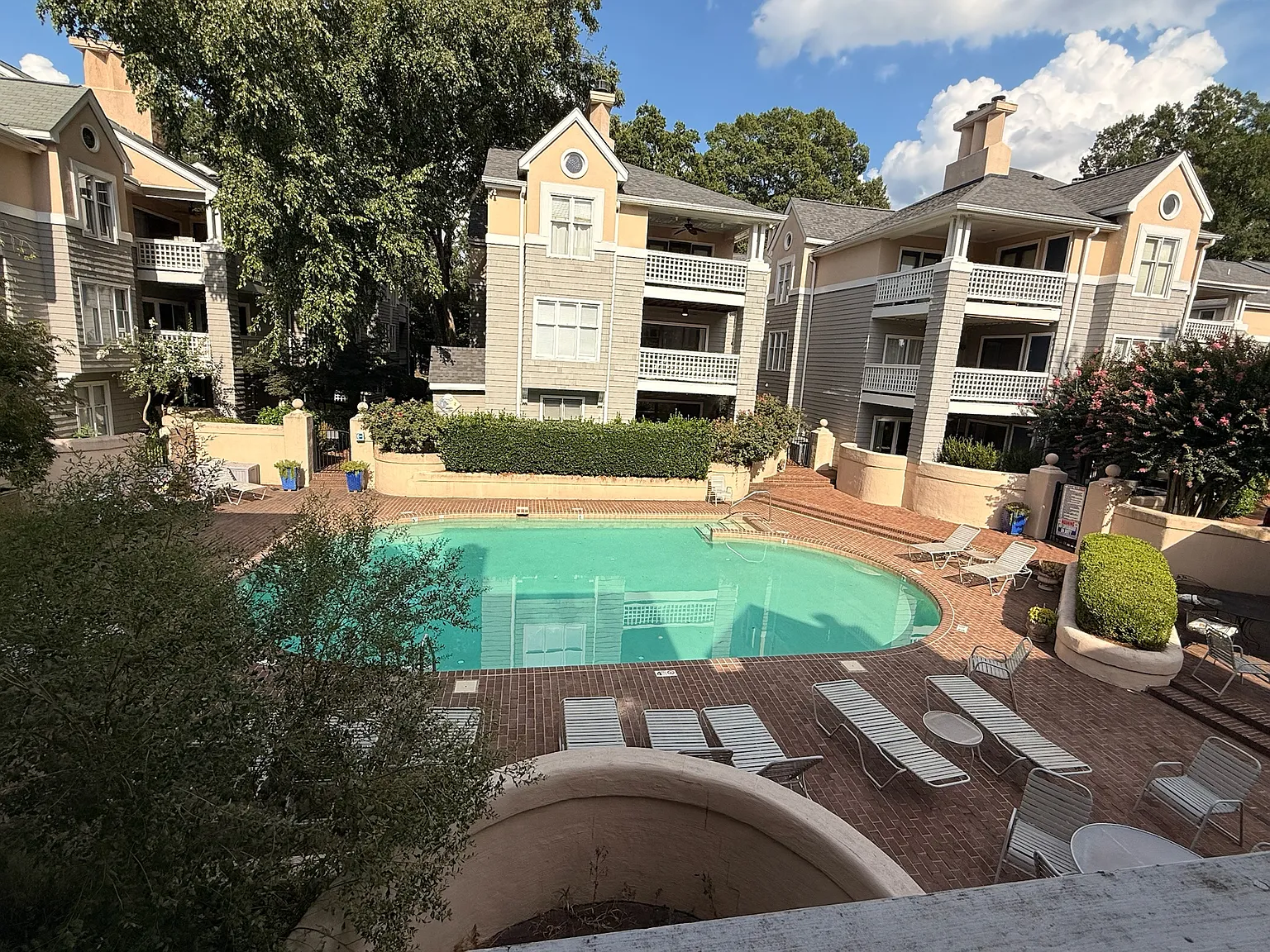 2 bed, 1.5 bath, 894 sqft, $2,400 — Photo 1
