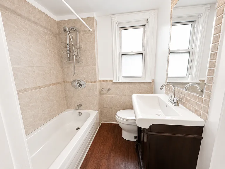 272 Stinson Cres — Photo 12