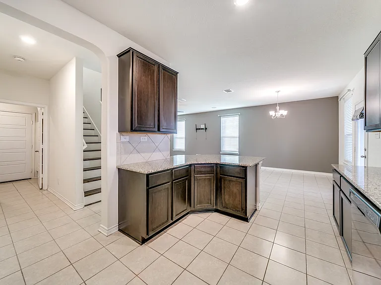 2423 Lazo Smt — Photo 21