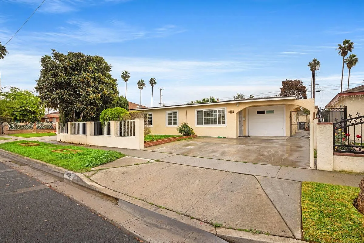 4 bed, 2.0 bath, 1900 sqft, $2,412 — Photo 4