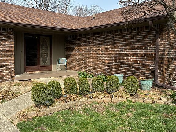 3rd image of 600 S Oakwood Dr