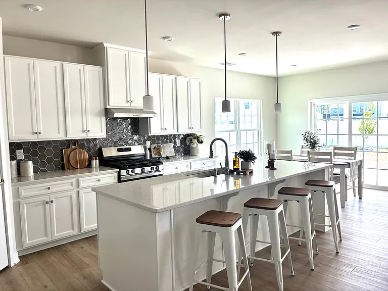 1504 Charlie St — Photo 4