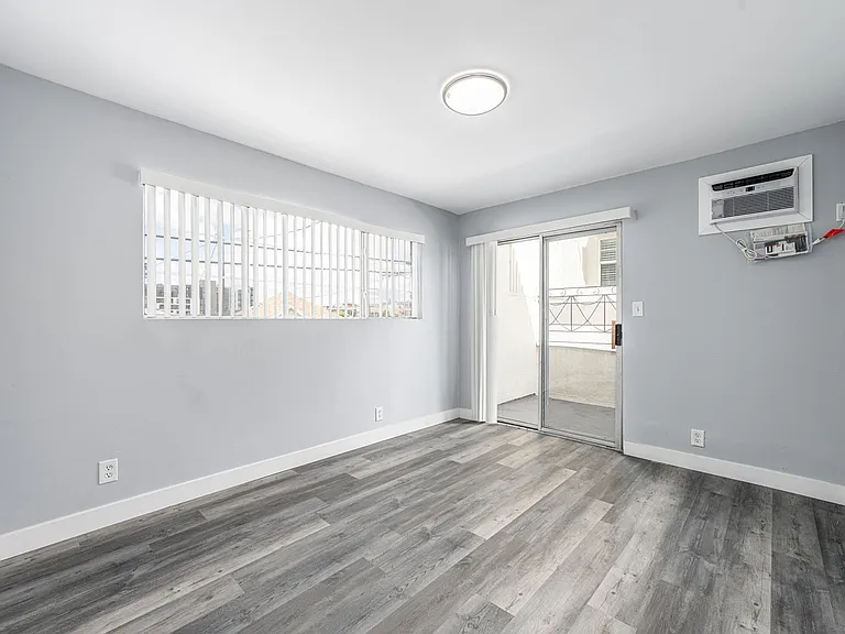 1032-1036 S Normandie Ave #1032-101 — Photo 3