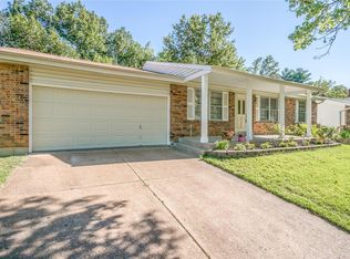 761 Rockridge Dr, Ballwin, MO
