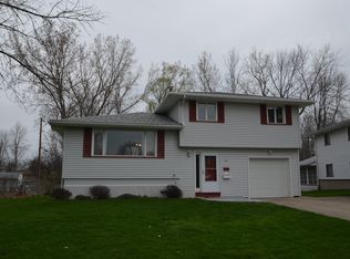 10 Sun Valley Dr, Rochester, NY 14606