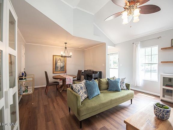 5th image of 136 Hammond Place Circle