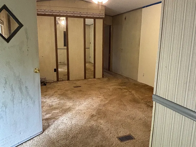 1822 Covington Ln NE — Photo 4