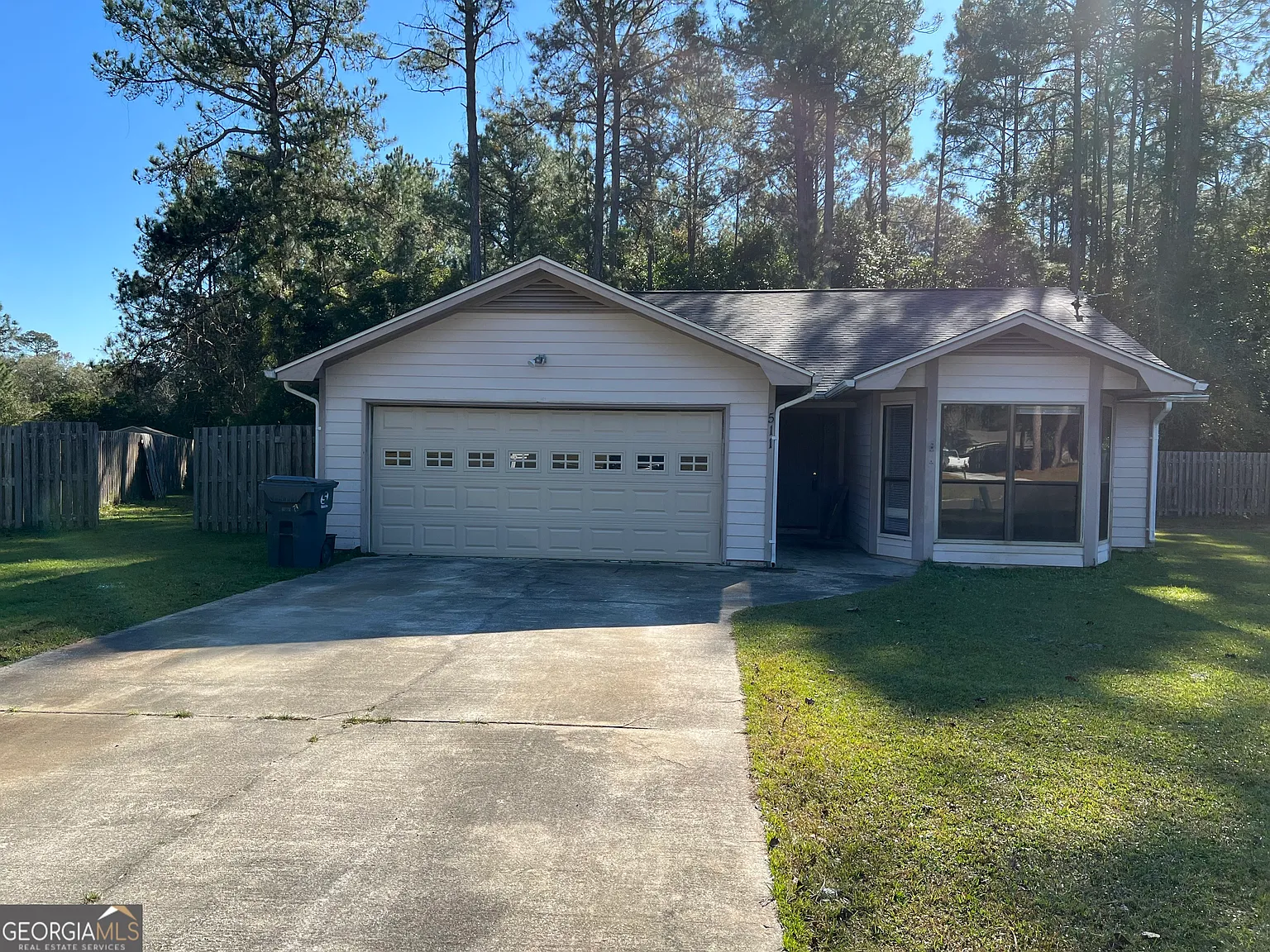 3 bed, 2.0 bath, 1363 sqft, $1,750 — Photo 1