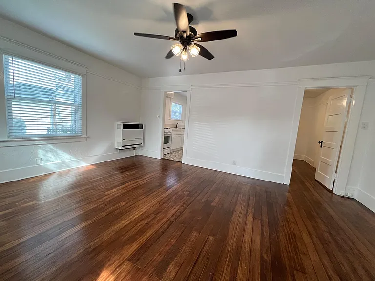 1343 Chelsea Ave — Photo 2