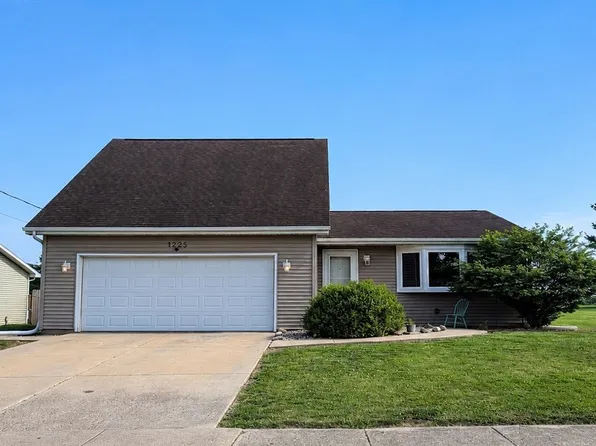 1225 Florian Ave, Mt Zion, IL 62549