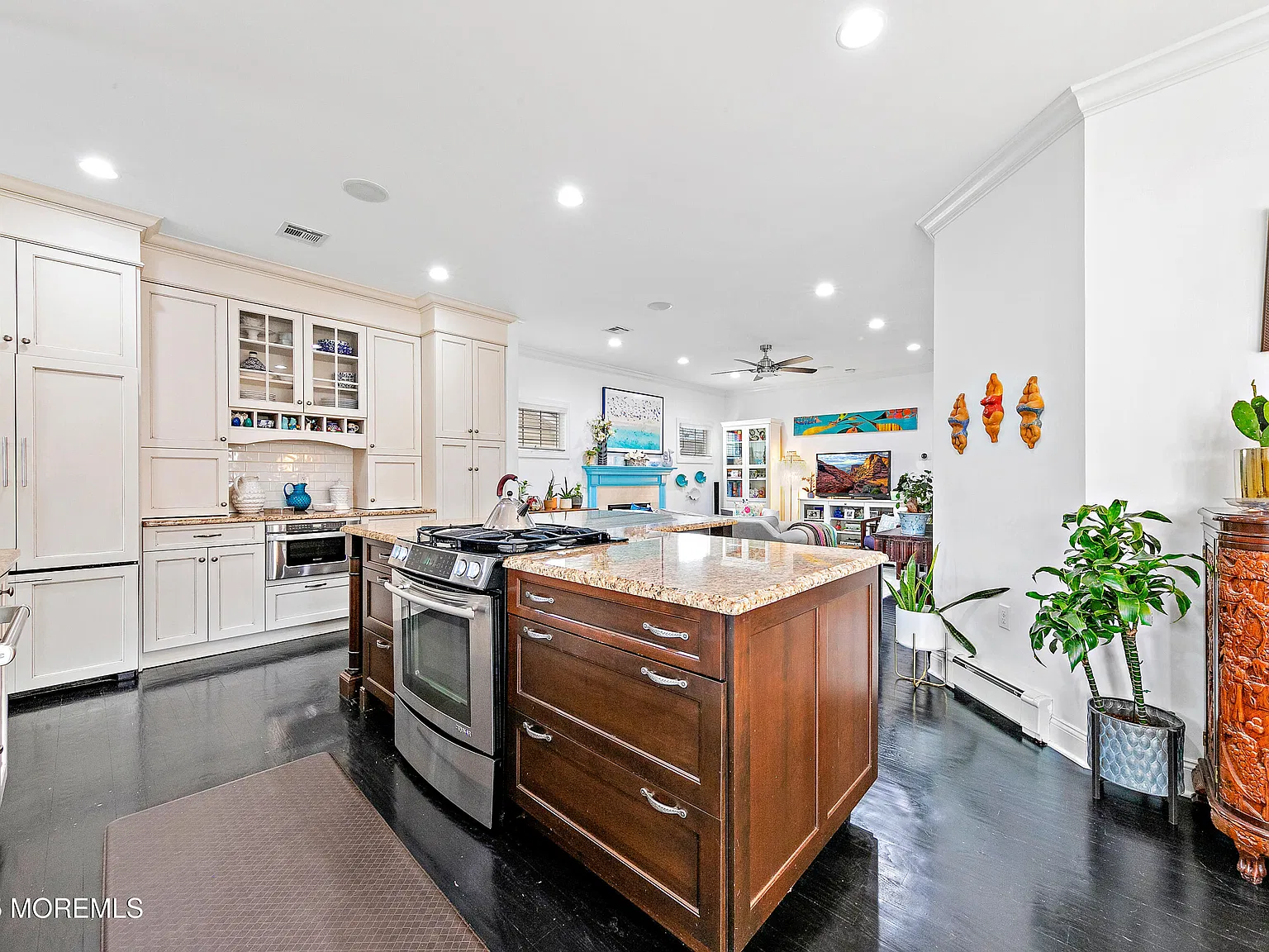4 bed, 2.5 bath, 3200 sqft, $4,000 — Photo 3
