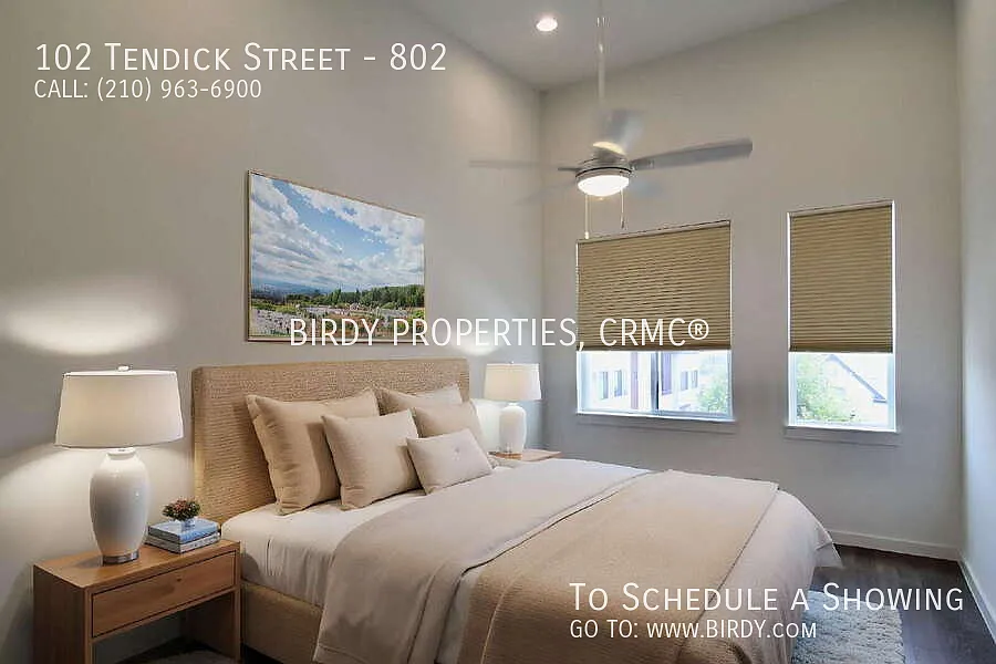 "Spacious 3-Bed, 3.5-Bath Townhouse at 102 Tendick Street Your Perfect San Antonio Retreat!" — Photo 4