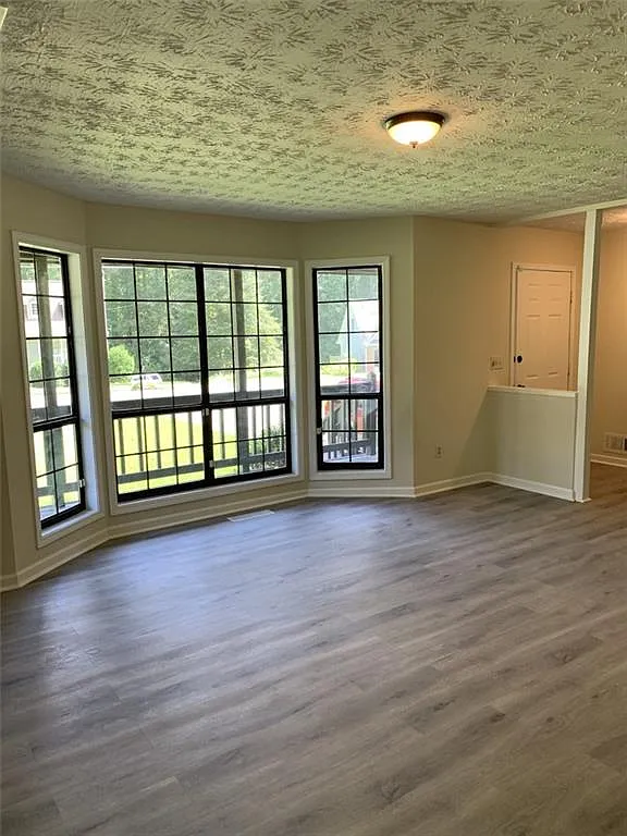 3 bed, 2.0 bath, 1408 sqft, $2,150 — Photo 3