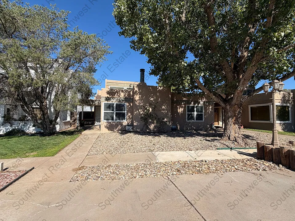 1206 Colonial Pkwy