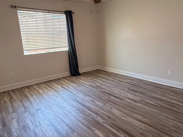 1743 W Green Valley Ln — Photo 14