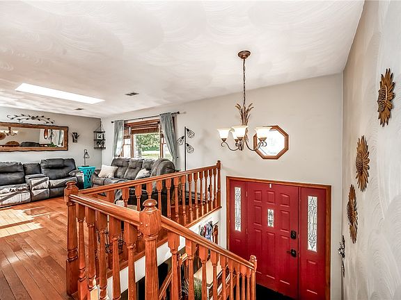 3rd image of 972 Barclay Rd