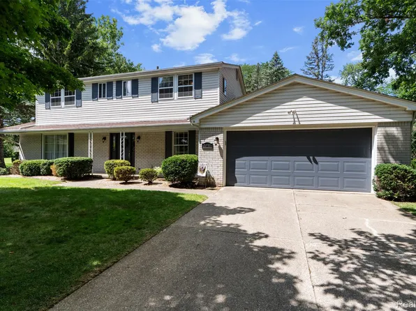 29651 Colony Circle Dr, Farmington Hills, MI 48334