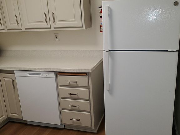 4th image of 3200 W St