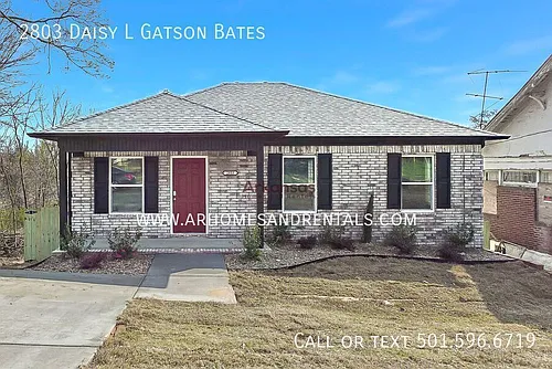 2803 W Daisy L Gatson Bates Dr Photo 1