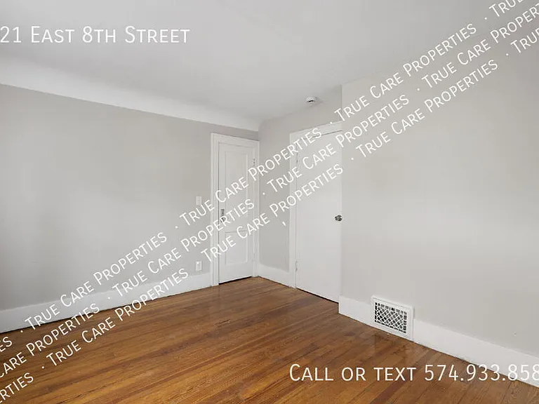 221 E 8th St — Photo 20