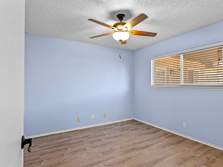 208 S Greenlawn St — Photo 22