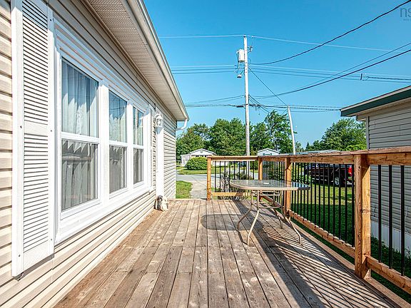 4th image of 18 Elcona Ave