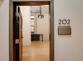 212 N Center St UNIT 202, Bloomington, IL 61701