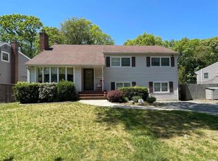 354 Lake Shore Blvd, Massapequa Park, NY 11762