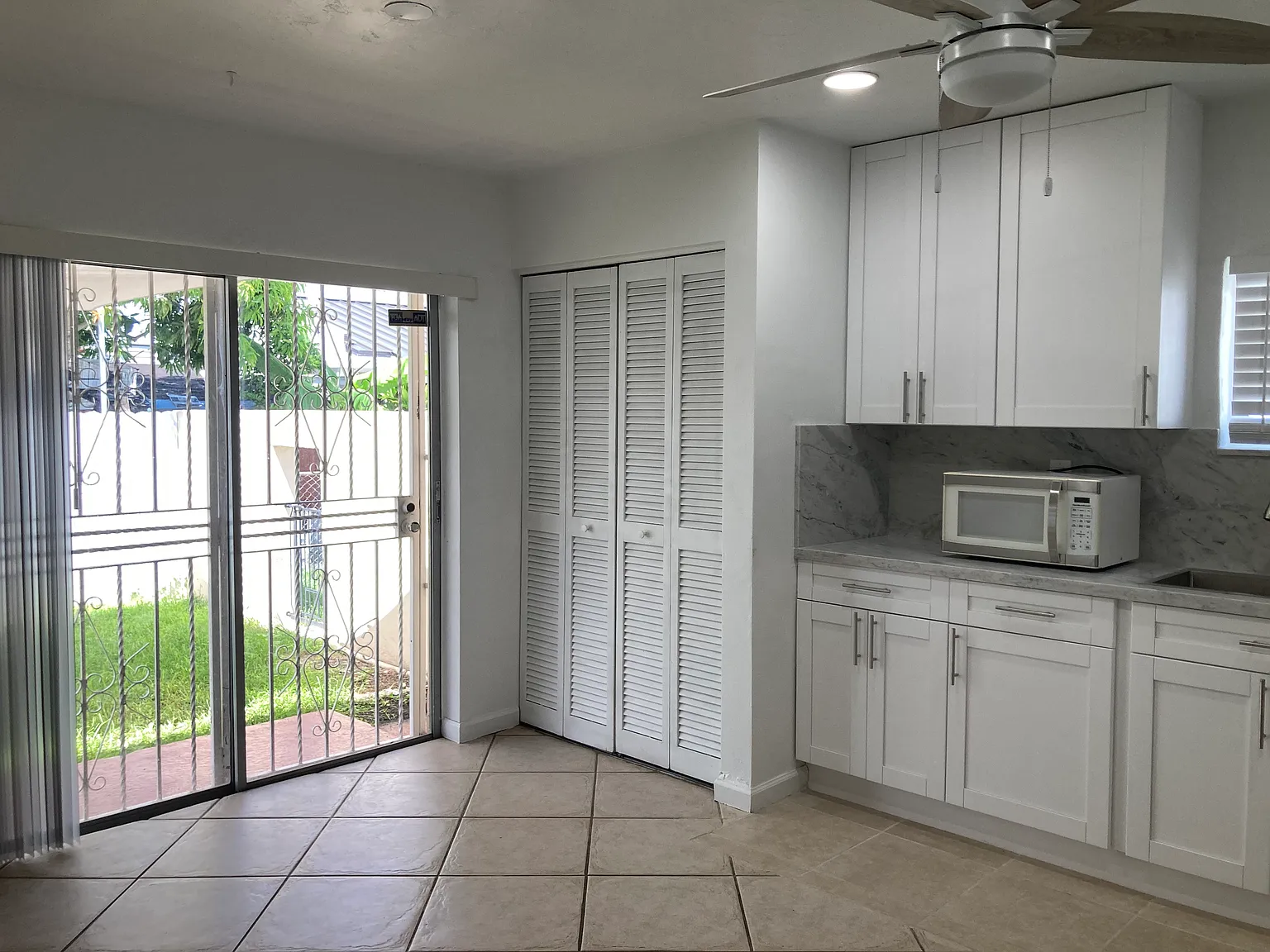 3 bed, 1015 sqft, $2,750 — Photo 2