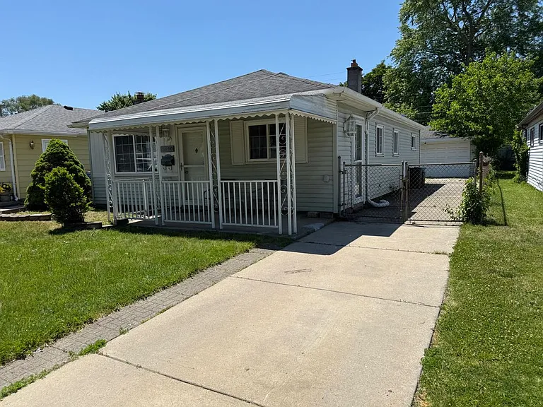 4810 Campbell St — Photo 1
