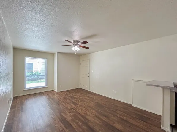 2289 W Oak St APT 12, Denton, TX 76201