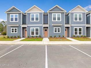 603 Jacks Crossing Dr, Hubert, NC 28539