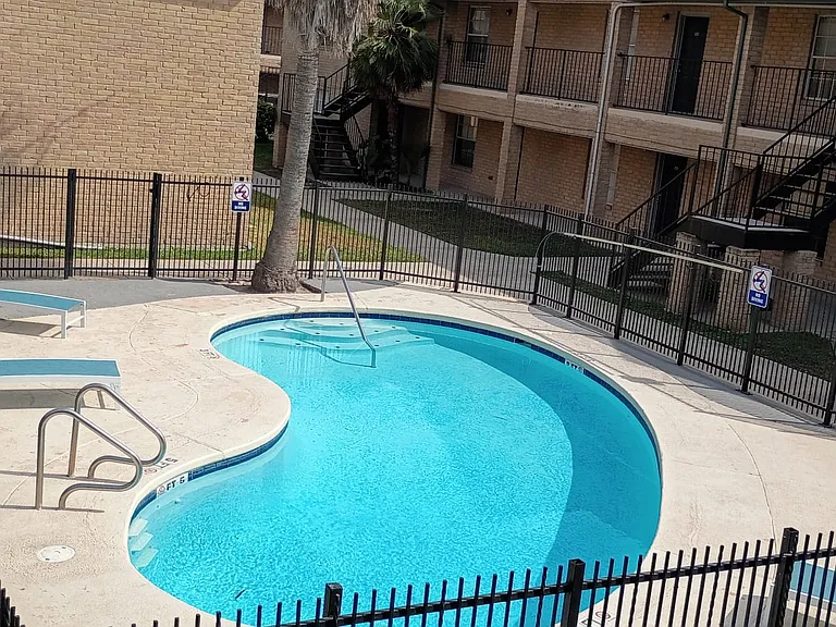 Dove Cove Apartments — Photo 11