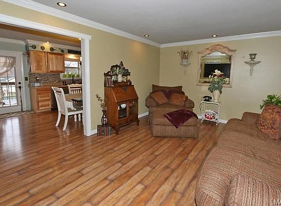 5th image of 121 Hickory Dr