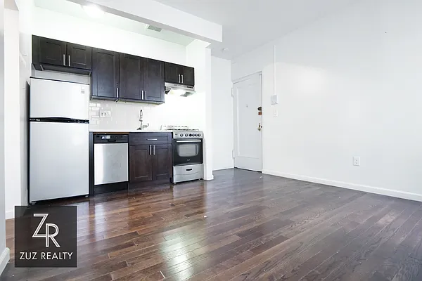 Rented by Zuz Realty | media 32