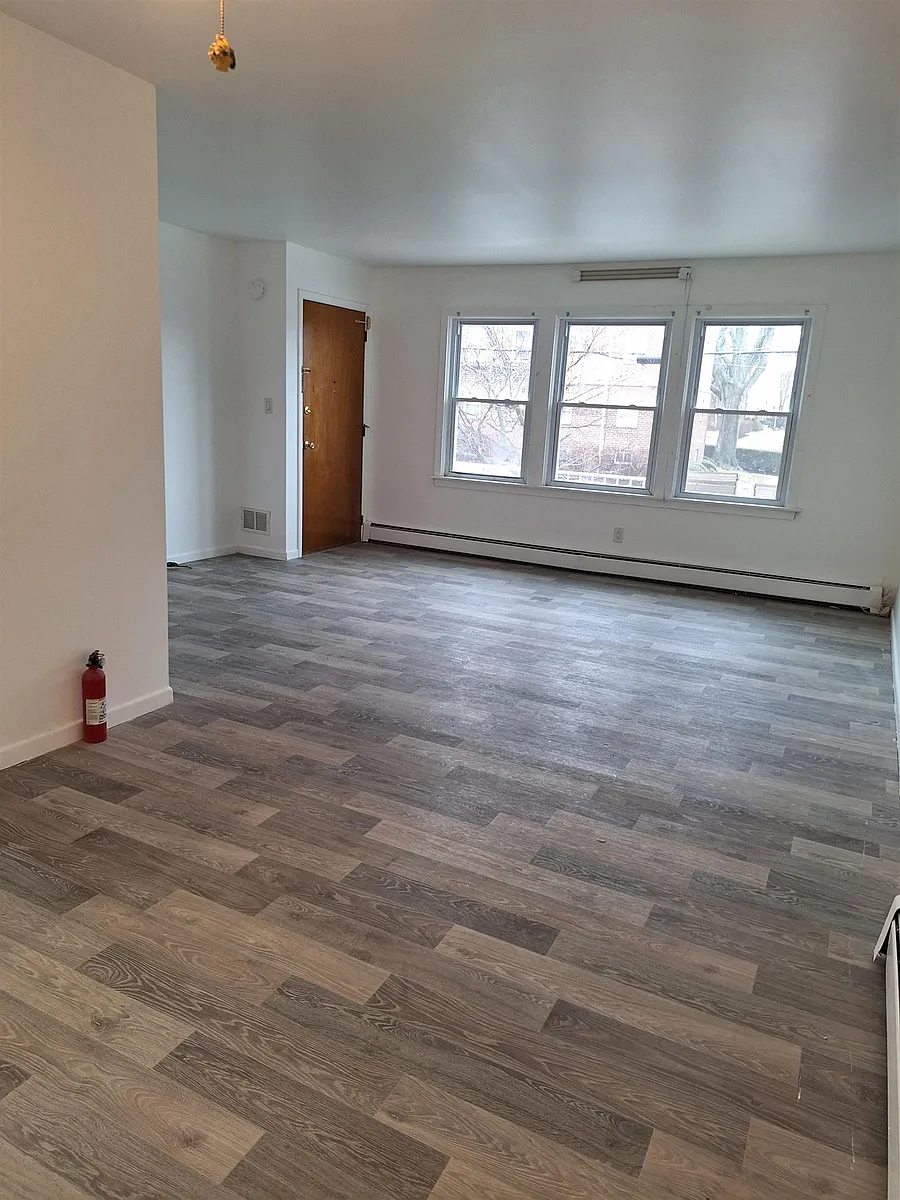 Building Photo - 169 W 51st St #2
