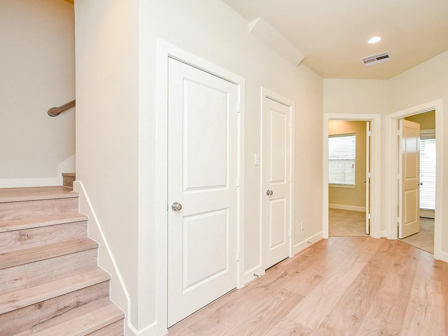 3 bed, 2.5 bath, 1574 sqft, $2,100 — Photo 3