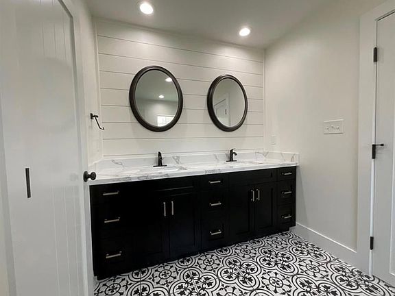 4th image of 1213 E Goliad Ave