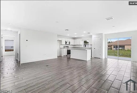 3 bed, 1409 sqft, $2,250 — Photo 3